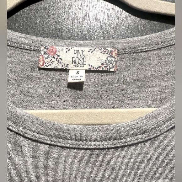 Gray Summer Top With Stripped Flutter Sleeves - Picture 4 of 6